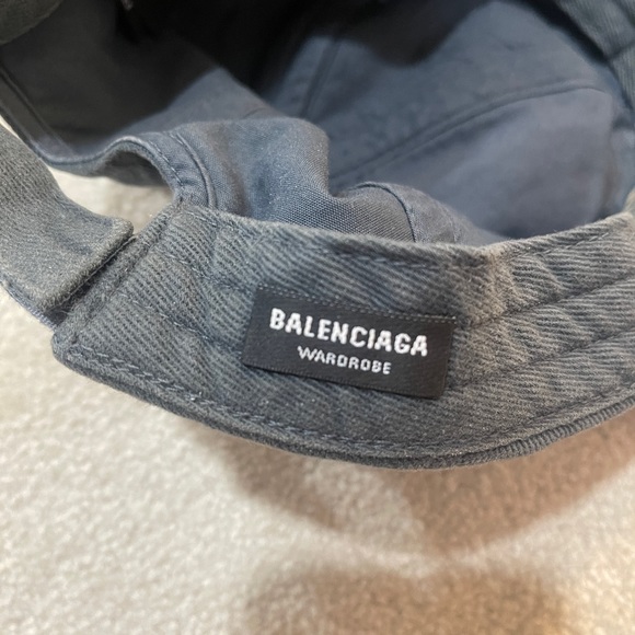 Balenciaga Hat - Picture 6 of 7